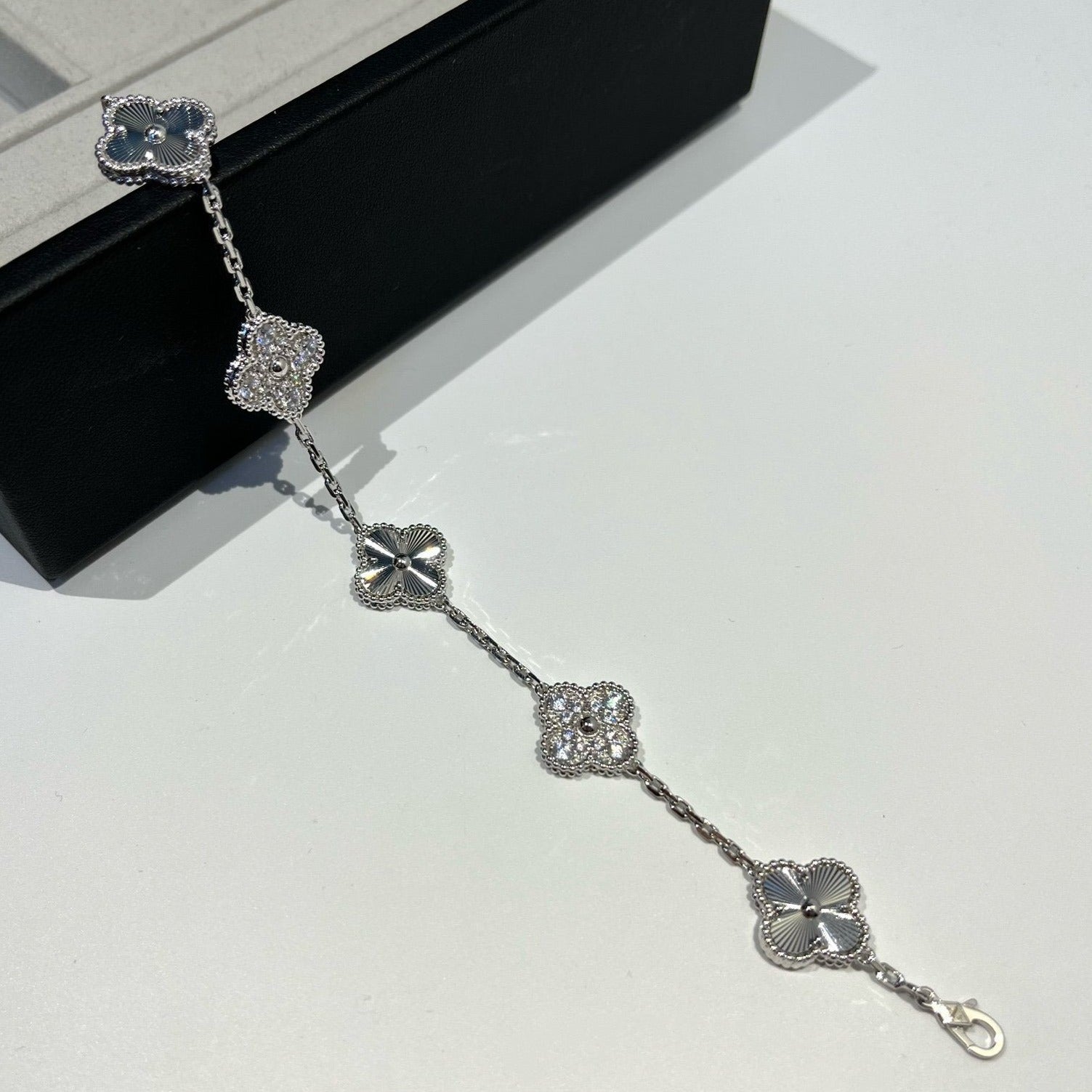 [Royal]CLOVER 5 MOTIF SILVER DIAMOND BRACELET