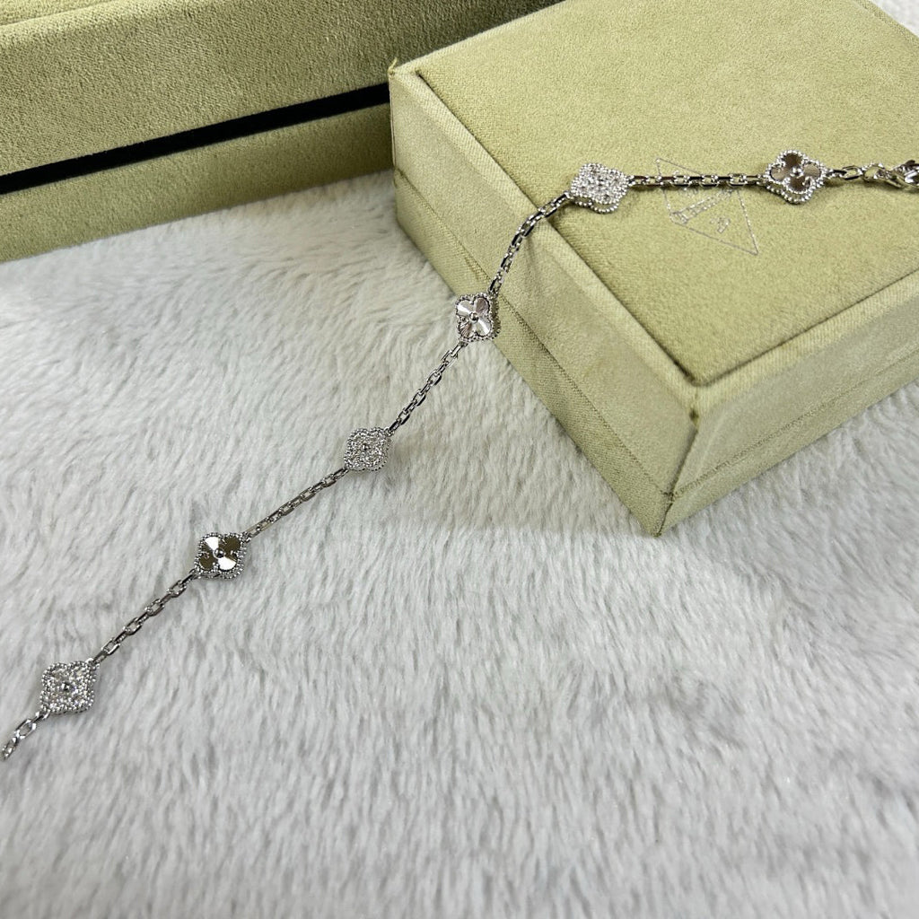 [Royal]CLOVER 6 MOTIF DIAMOND LASER BRACELET